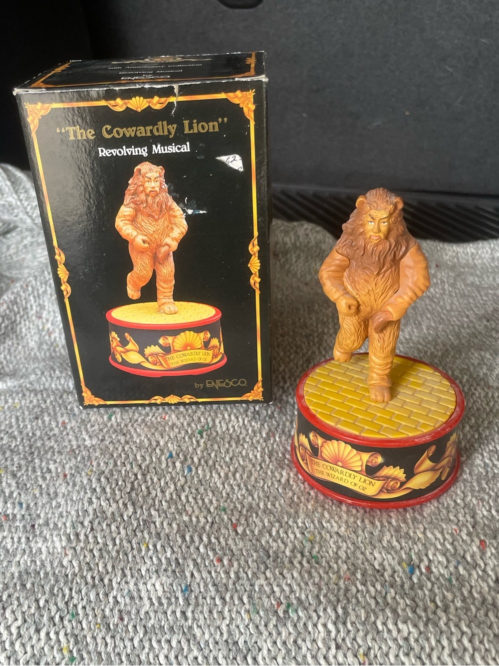 Cowardly Lion Enesco Music Box
